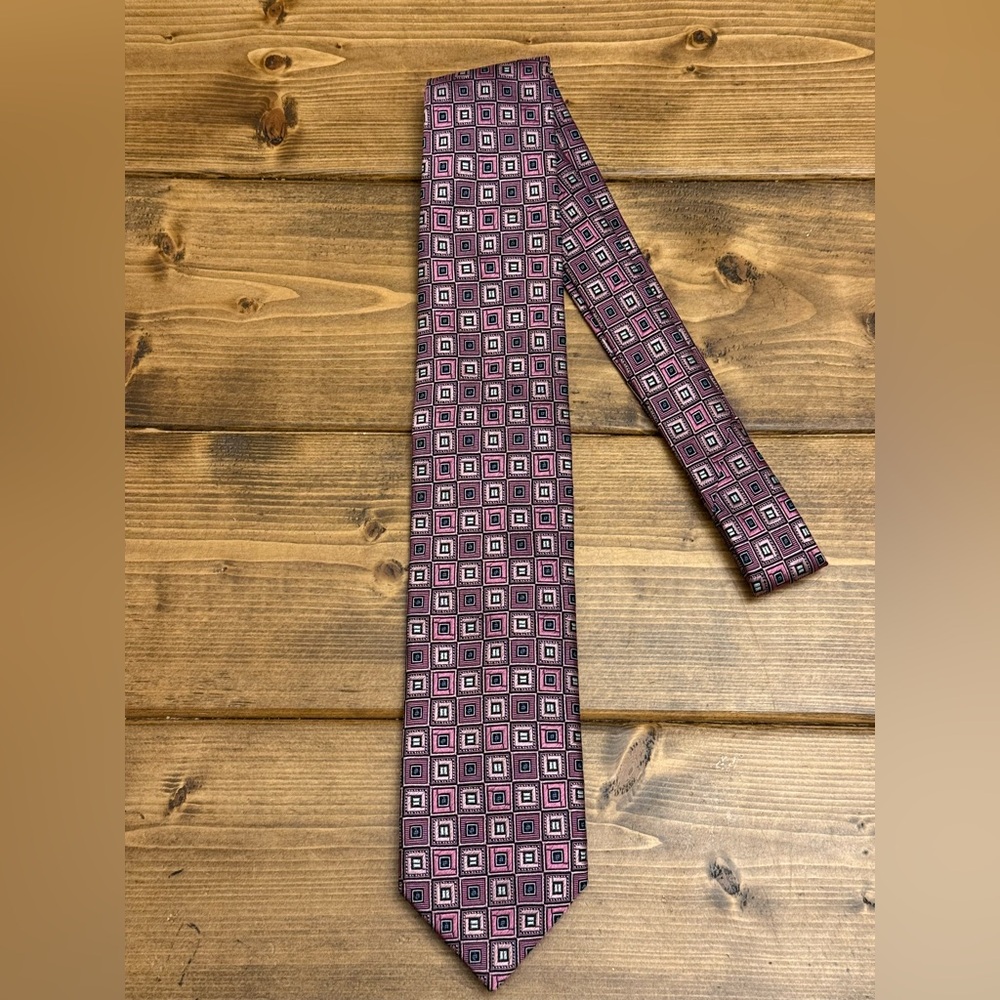 JZ RICHARDS BOULDER 100% Silk Geometric Pink Necktie Made In USA 60"